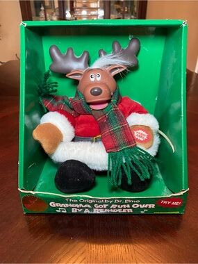 Vintage in box Dr. Elmo Plush Grandma Got Run Over By A Reindeer Toy works